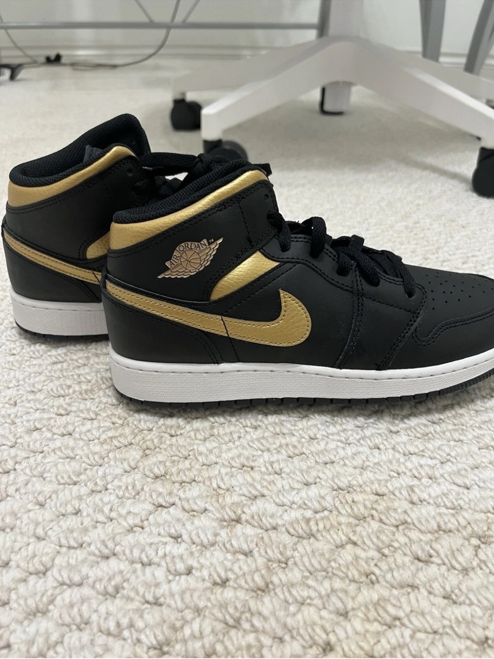 Nike Air Jordan 1 Mid GS Black Metallic Gold White Youth 5Y woman 6.5 DQ8423-071